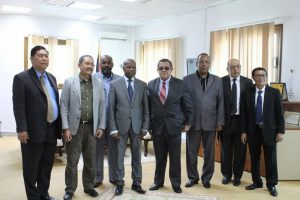 وزير العمل والتأهيل بحكومة الوفاق يبحث ملف أستجلاب العمالة مع مستشار الرئيس الفلبيني