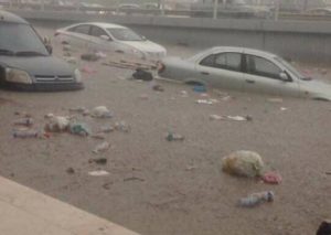 مدينة طرابلس تغرق بعد ساعتين من هطول الأمطار والحكومة نائمة