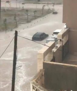 مدينة طرابلس تغرق بعد ساعتين من هطول الأمطار والحكومة نائمة