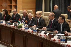 السراج يبحث مع رئيس الوزراء الأردني تشكيل فرق عمل مشتركة للصحة والتجارة والاستثمار والمحفظة الليبية في الأردن
