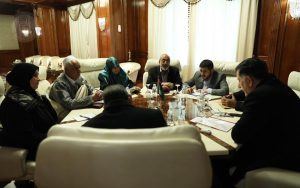 السراج يوجه بصرف مستحقات المتقاعدين بداية العام وزيادة مرتباتهم وإدراج القيمة بالترتيبات المالية 2019