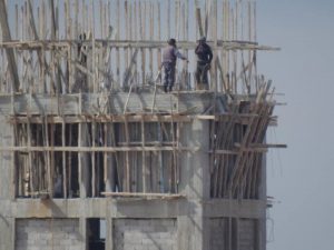 مصلحة مطارات المؤقتة تزور مطار الأبرق وتقف على استعدادات صيانته وتشغيله.