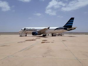 الخطوط الأفريقية تفرغ حمولتها من الإغاثة بعد هبوطها في مطار غات اليوم