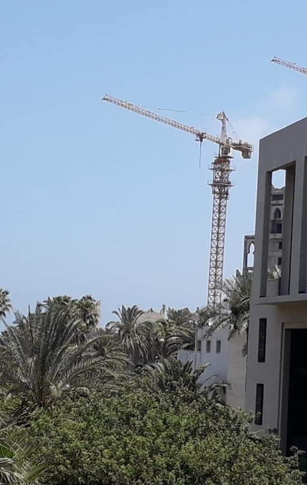بلدية طرابلس تنبه لخطورة الرافعات الحديدية بالمشاريع المتوقفة