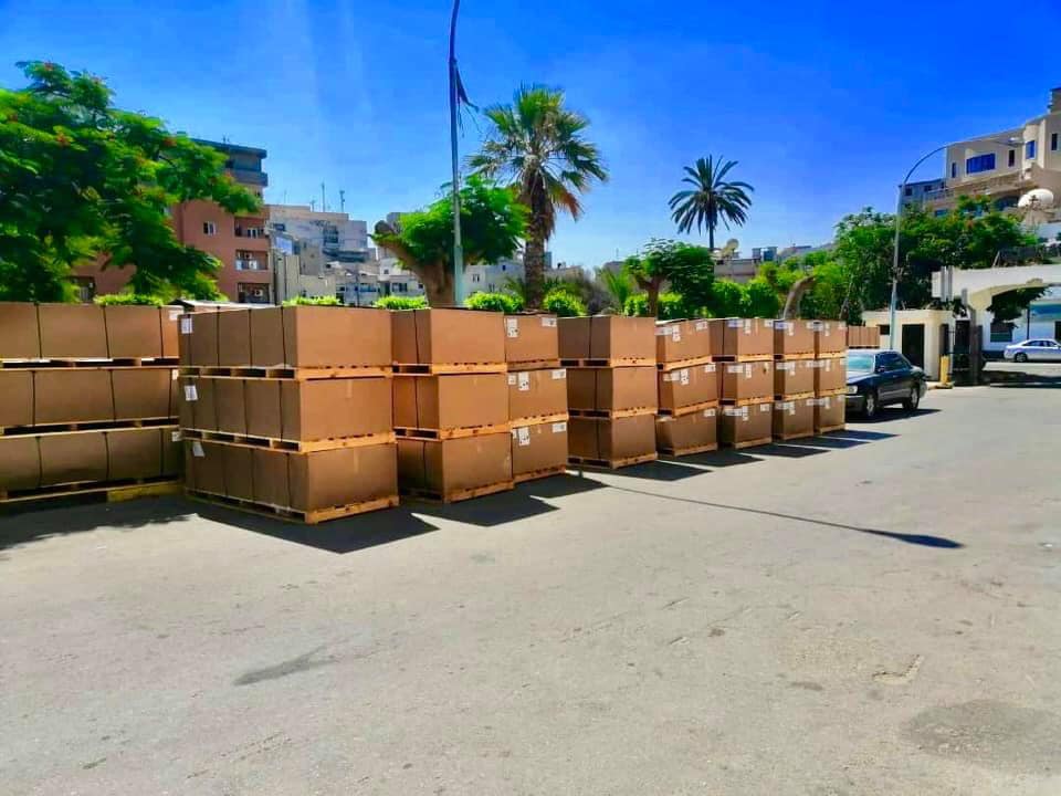 مستشفى العيون بطرابلس يستلم 80 سريراً لقسم الإيواء الجديد