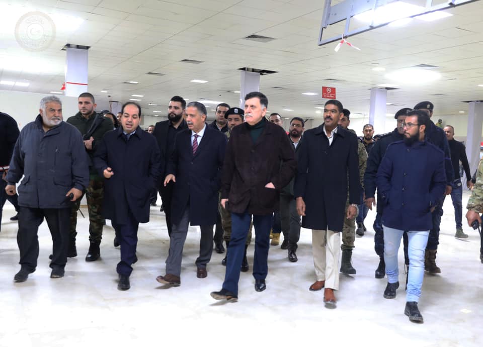 رئيس وأعضاء المجلس الرئاسي يناقشون الوضع الاقتصادي ويتفقدون مطار معيتيقة قبل استئناف العمل به غدا