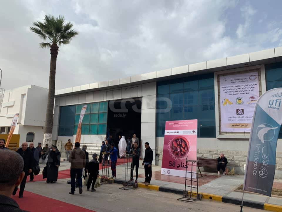 رغم صوت البارود .. "طرابلس" تتنفس وتحتفي بالتمور و منتجاتها