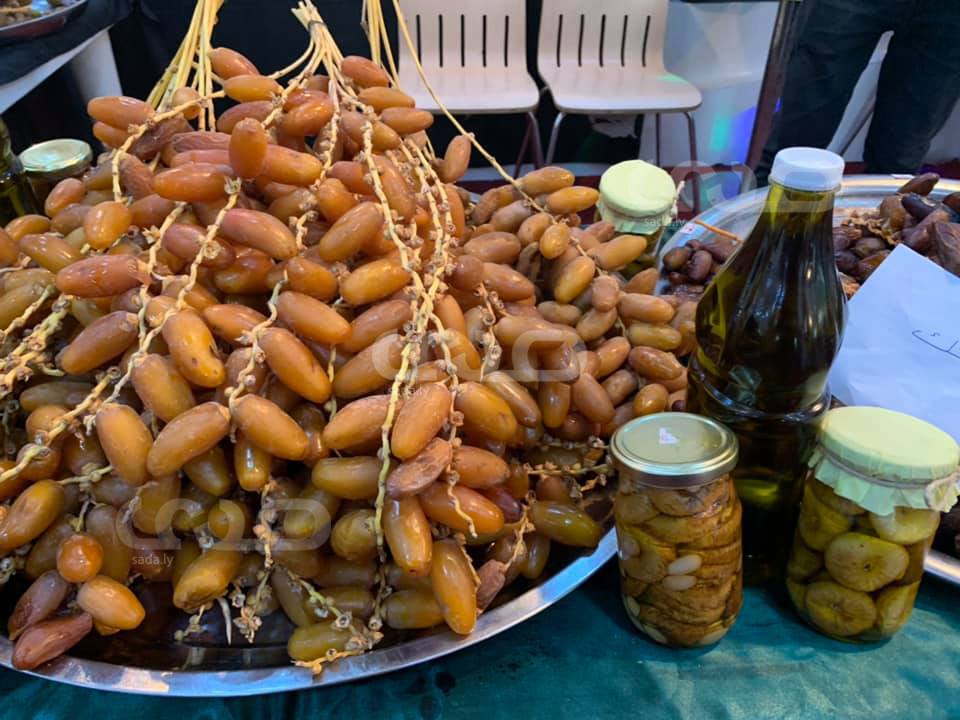 رغم صوت البارود .. "طرابلس" تتنفس وتحتفي بالتمور و منتجاتها