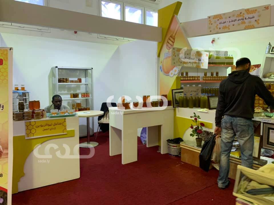 رغم صوت البارود .. "طرابلس" تتنفس وتحتفي بالتمور و منتجاتها