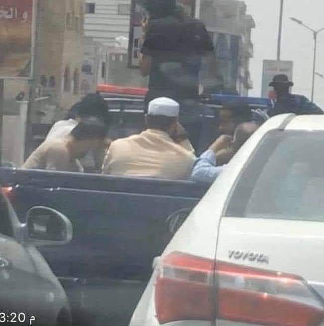حملة اعتقال ضد أصحاب المحلات التجارية المخالفين لإجراءات الحظر بطرابلس