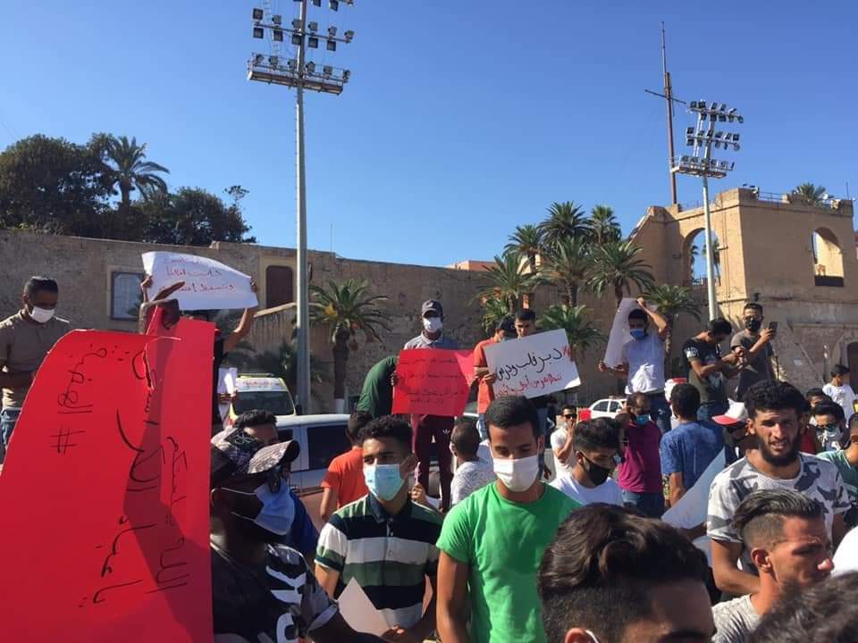 شوارع العاصمة طرابلس تشهد مظاهرات مطالبة بتوفير الخدمات ومحاربة الفساد
