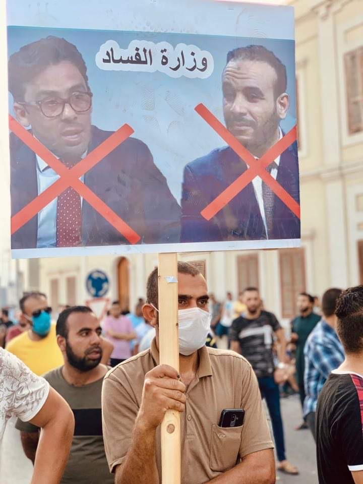 متظاهرون بمدينة مصراتة ضد الفساد يوجهون مطالبهم إلى الأجهزة الرقابية