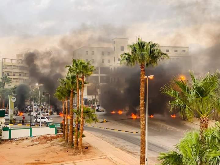 خروج مظاهرات بمدينة بنغازي تنديدًا بتردي الأوضاع المعيشية وسوء الخدمات