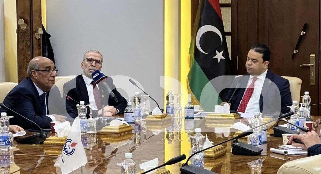 خاص.. بعد توقيع اتفاقية بين مؤسسة النفط ومنظمة الصحة العالمية.. العابد يجتمع بصنع الله