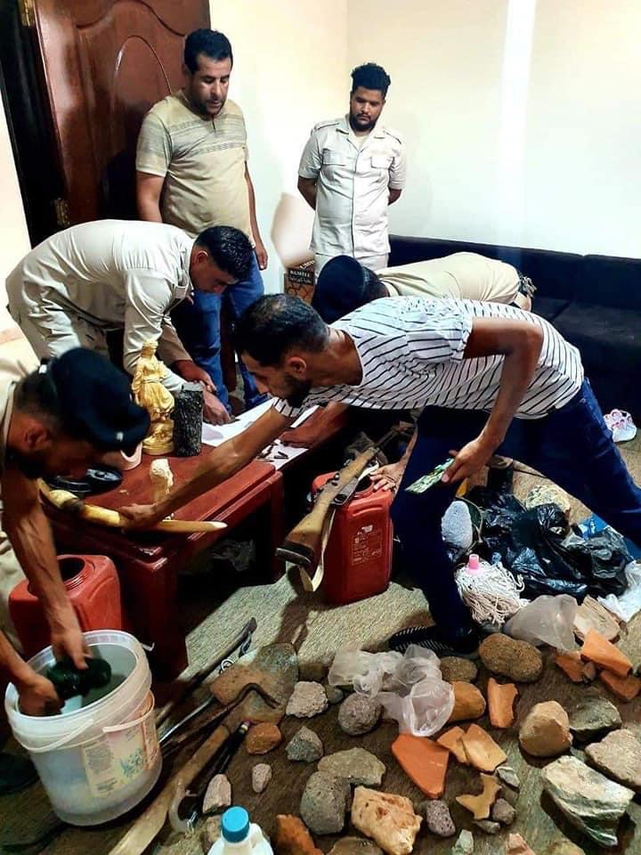 الشرطة السياحية بسوسة تقبض على أستاذ جامعي يمارس التنقيب غير المشروع على الآثار بغرض السرقة