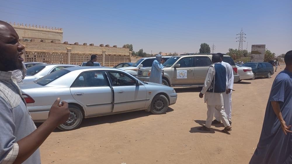 مواطنين يتوافدون أمام حقل الشرارة لإغلاقه