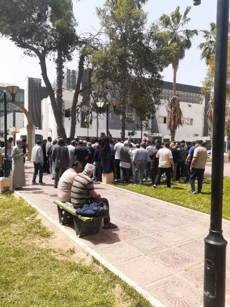 وفاة مستحقين قبل استلامها واضطرار آخرين للإيجار.. أزمة شقق طريق المطار تتجدد وسط صمت حكومي رغم أحكام القضاء وتشكيل اللجان