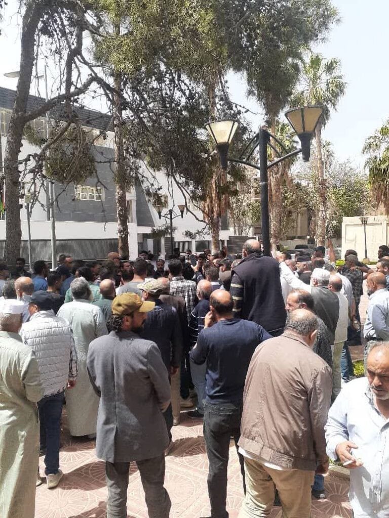 وفاة مستحقين قبل استلامها واضطرار آخرين للإيجار.. أزمة شقق طريق المطار تتجدد وسط صمت حكومي رغم أحكام القضاء وتشكيل اللجان