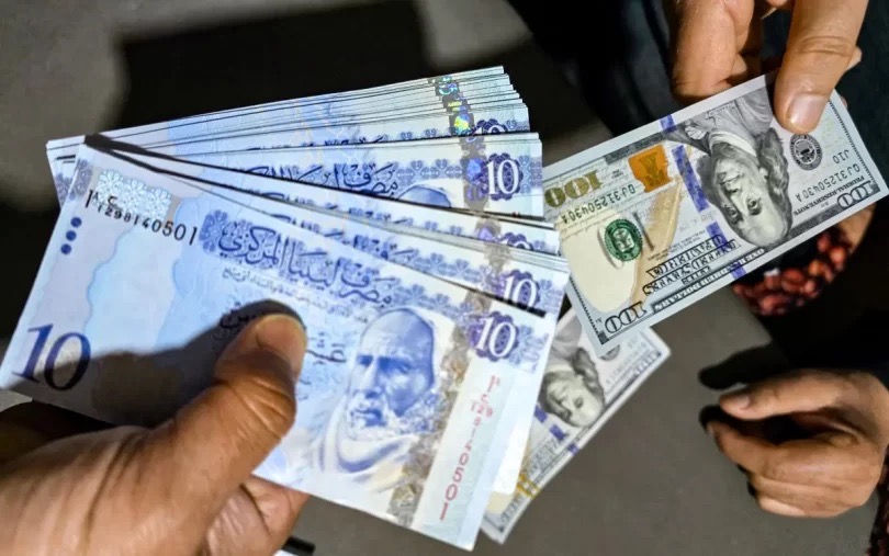 تراجع كبير للدولار، والسوق يصل إلى نقطة التوازن 8.20 دينار