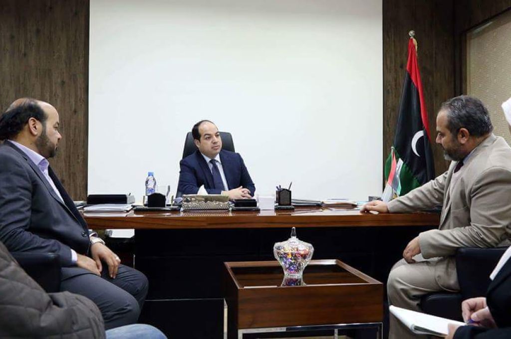 مباشرة توزيع الوقود على المحطات من قبل مستودع مصراته النفطي