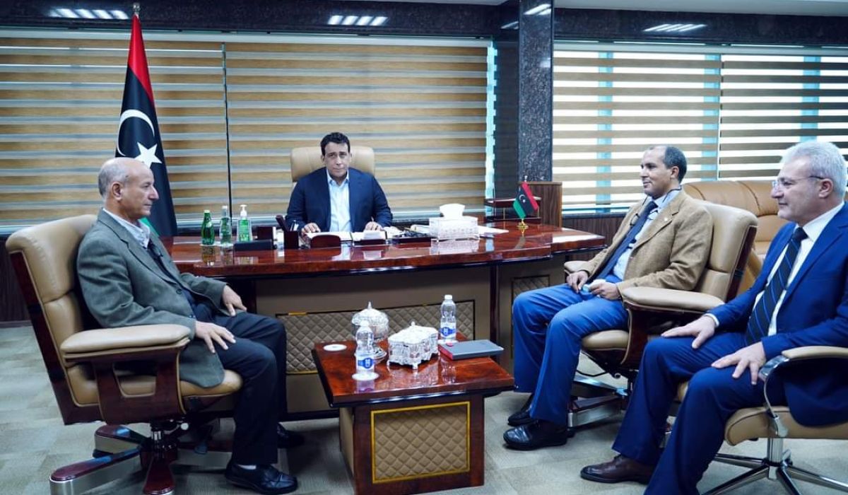 "المنفي" يبحث مع مدير عام الجمعية العمومية للشركة العامة لتحلية المياه الصعوبات التي تعيق الشركة