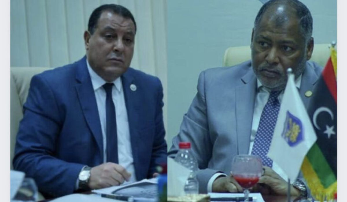 خاص.. مدير الجمارك يتحدى وزير المالية بالوحدة الوطنية ويعين عقيد مشرف عام لميناء الخمس