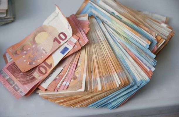 خاص.. المركزي يعمم ضوابط مكافحة غسيل الأموال وتمويل الإرهاب على شركات الدفع الإلكتروني والمصارف