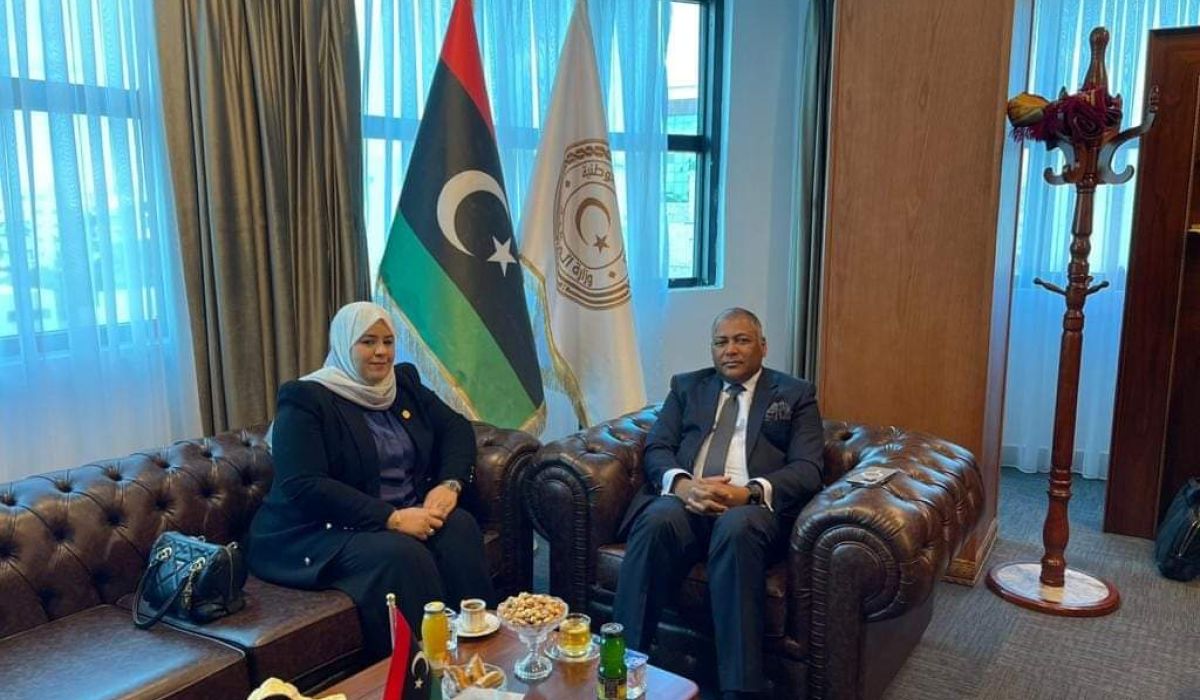 "الكيلاني" تتابع إجراءات صرف المنح وجدول المرتبات الموحد