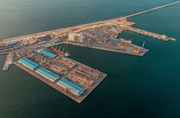 خاص.. المركزي يشرع في بيع العملة الأجنبية للمصارف .. وهذه توقعاته