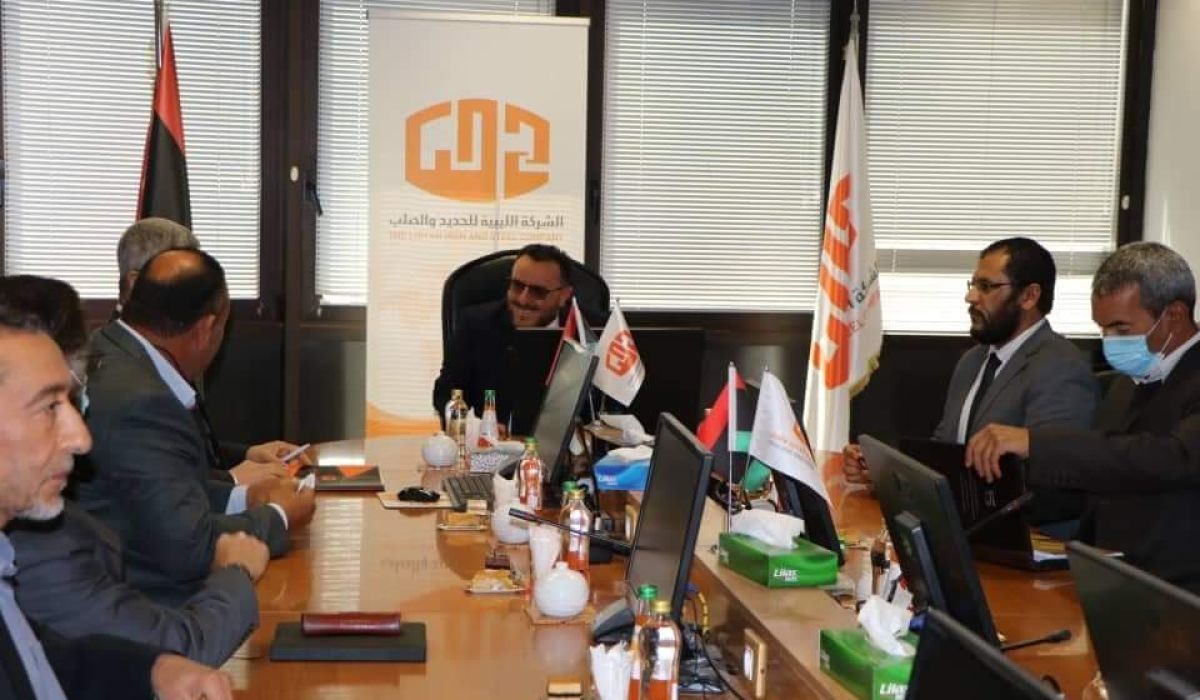 وزير الصناعة والمعادن يقوم بزيارة للشركة الليبية للحديد والصلب مصراتة