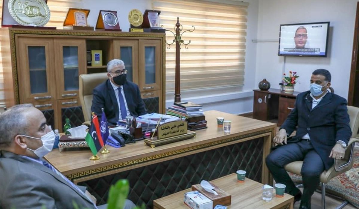 "باشاغا" يناقش مع مصلحة الجمارك تأمين المنافذ البرية والبحرية والجوية