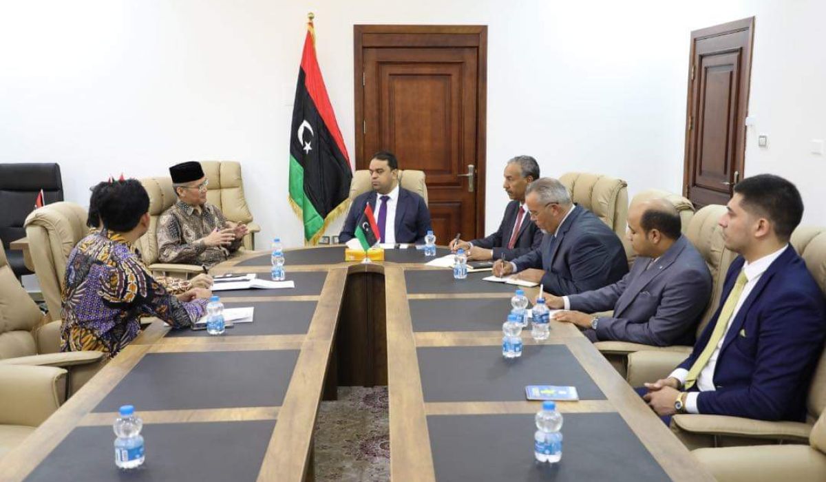 "العابد" يبحث مع القائم بأعمال السفارة الإندونيسية تعزيز التعاون المشترك في مجال العمل