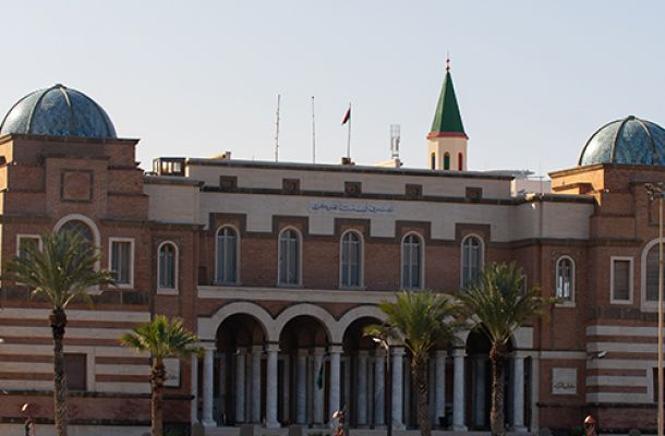 خاص.. "المركزي" يؤكد منح منحة أرباب الأسر بقيمة 400 دولار والعلاج والدراسة بسعر الصرف الرسمي 6.3 دولار