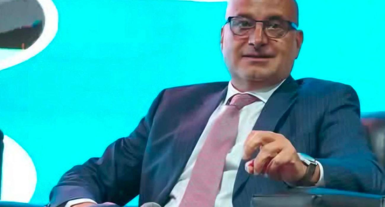 معيتيق يجتمع مع عدد من المسؤولين بالمصرف الزراعي