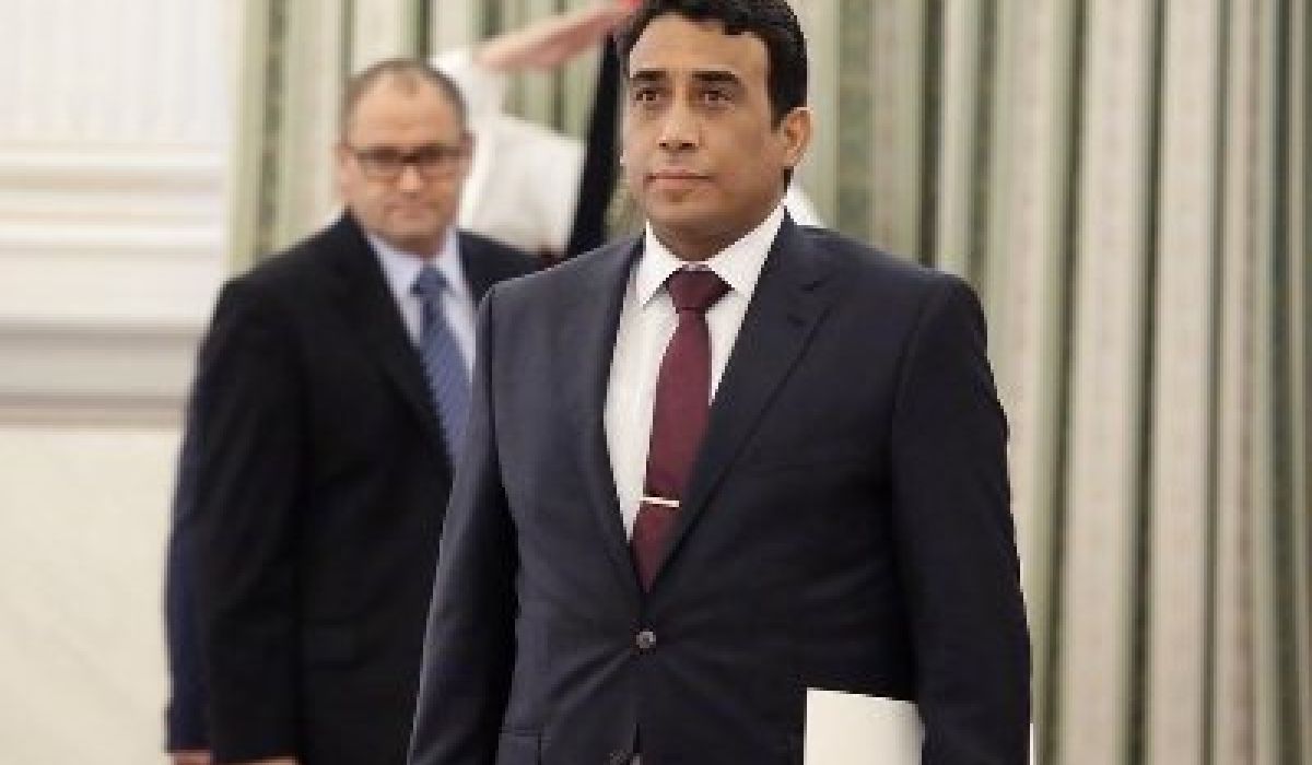 المنفي للغارديان: الكبير استغل حالة الانقسام في ليبيا وغير مسؤول في إدارة الأموال .. إليكم التفاصيل