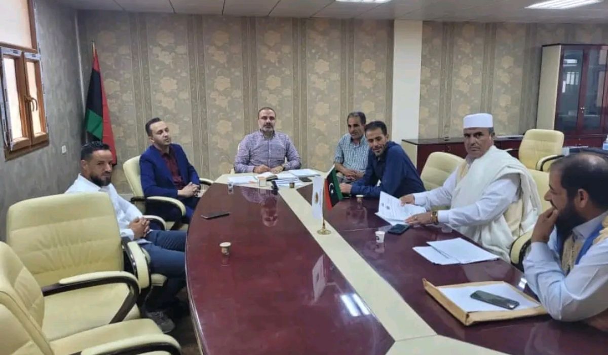 المجلس التسييري ترهونة يجتمع مع مدير إدارة خدمات النظافة