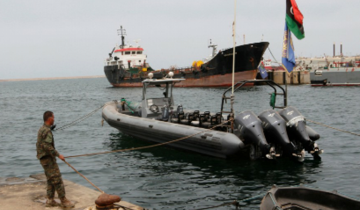 الغارديان تكشف حقيقة الزورق الذي أطلق النار على الصياد الإيطالي قبالة السواحل الليبية