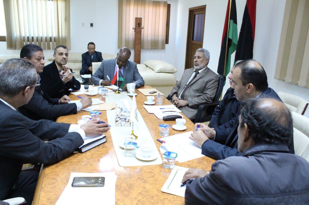 تأمين عمل الشركات الأجنبية للعودة محور اجتماع السراج مع وفد من بلدية جنزور