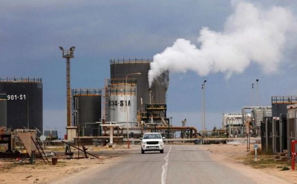 الحكومة المؤقتة تقيل "المغربي" وتكلف "الحاسي" برئاسة المؤسسة الوطنية للنفط