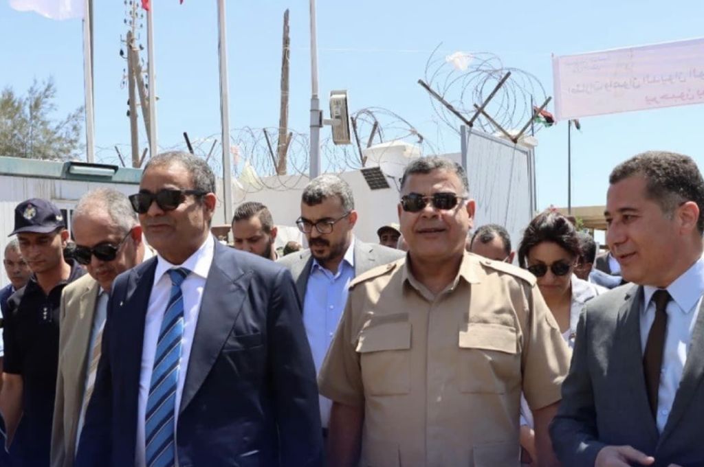 وفد حكومي يبحث تسهيل الحركة بمعبر رأس جدير