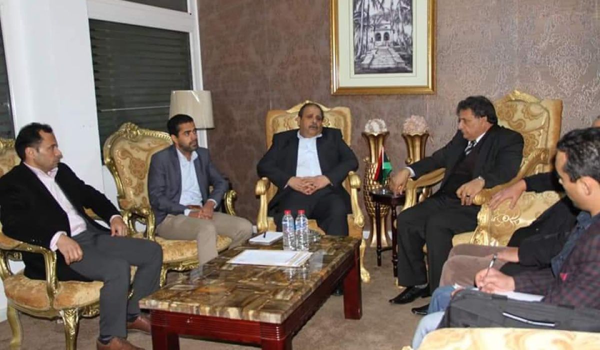 وكيل عام وزارة الصحة بالحكومة المؤقتة يناقش إحتياجات بلدية الكفرة “الصحية والمالية”