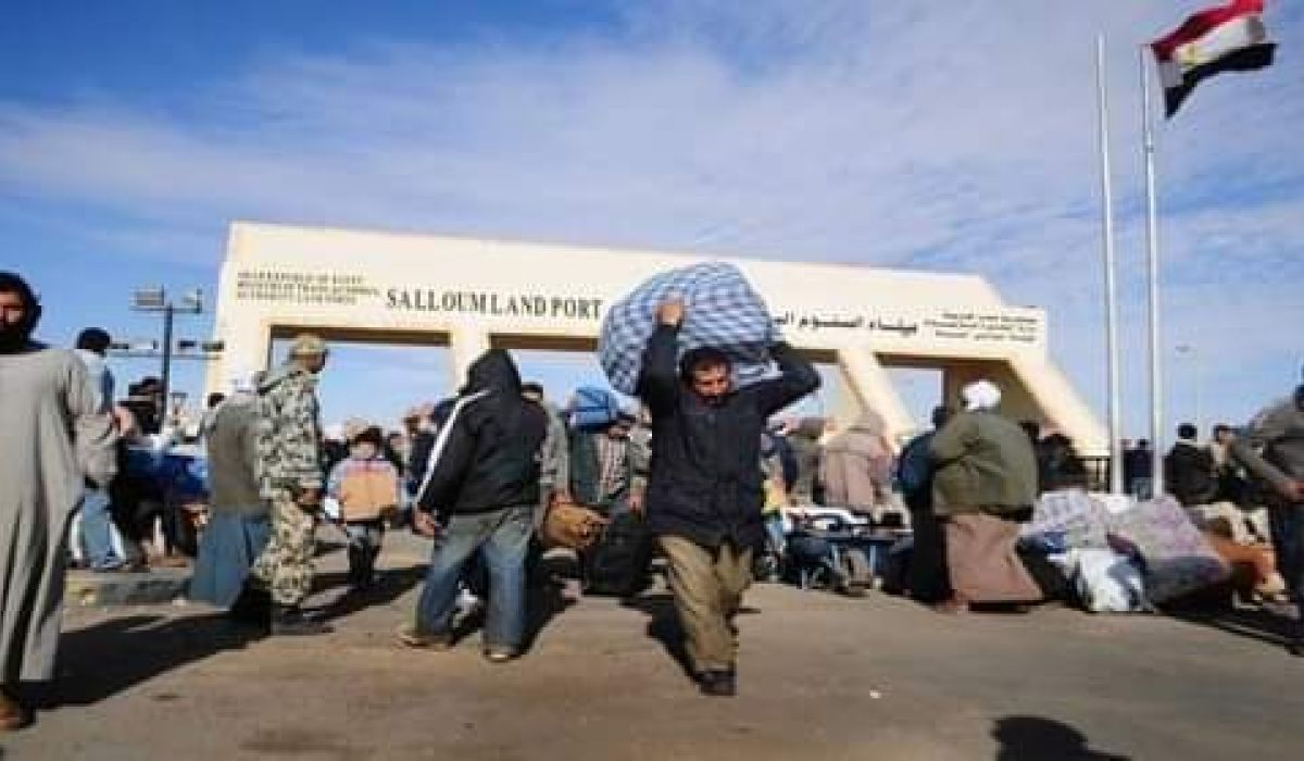 المونيتور: القاهرة قلقة على العمال المصريين في ليبيا .. فيما تكافح طرابلس لتحقيق الأمن