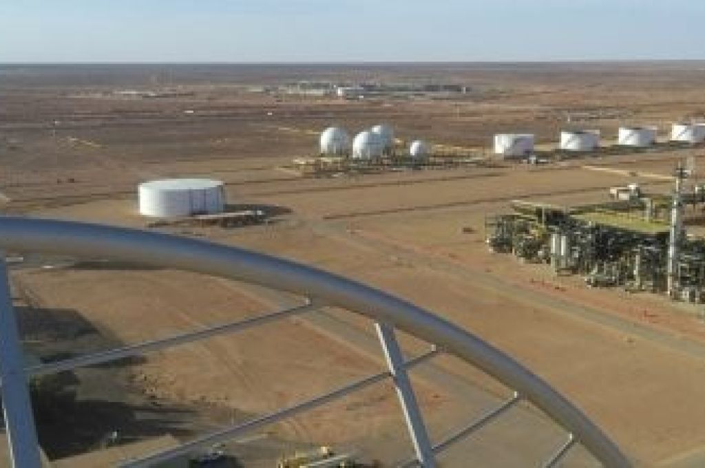 خاص.. "الغويل" يعدد أسباب تأخر توريد الإيرادات من مؤسسة النفط إلى المصرف المركزي