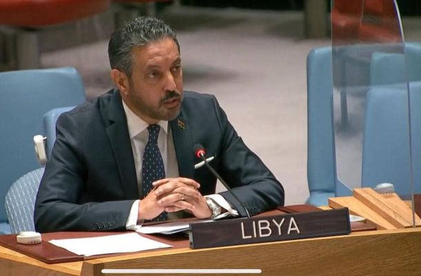 خاص.. "حسني بي" لصدى: الدولار سينخفض ومزايدة السوق الموازي على المركزي خُرافة