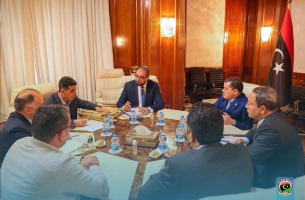 المشري يلتقي وفداً من أعيان الطوارق لبحث المشاكل الاقتصادية بمناطقهم