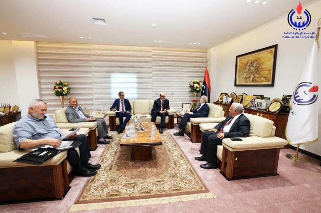 وفد حكومي يبحث تسهيل الحركة بمعبر رأس جدير