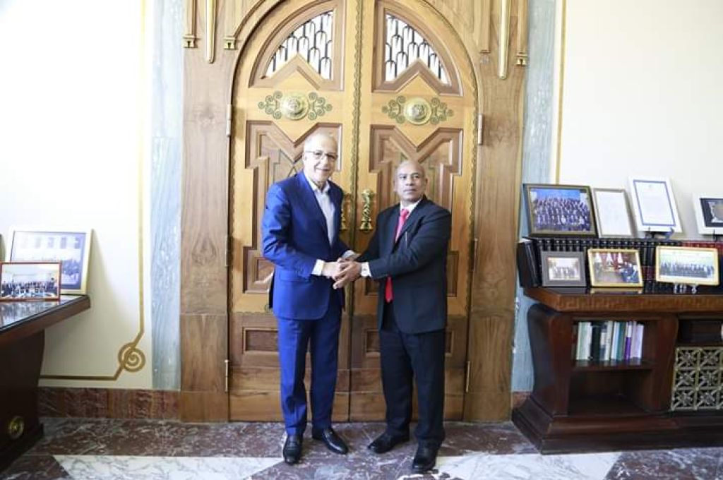 السلطات المصرية تطالب "المؤقتة" بتعطيل قرار وقف تصدير السيراميك عبر المنافذ البرية