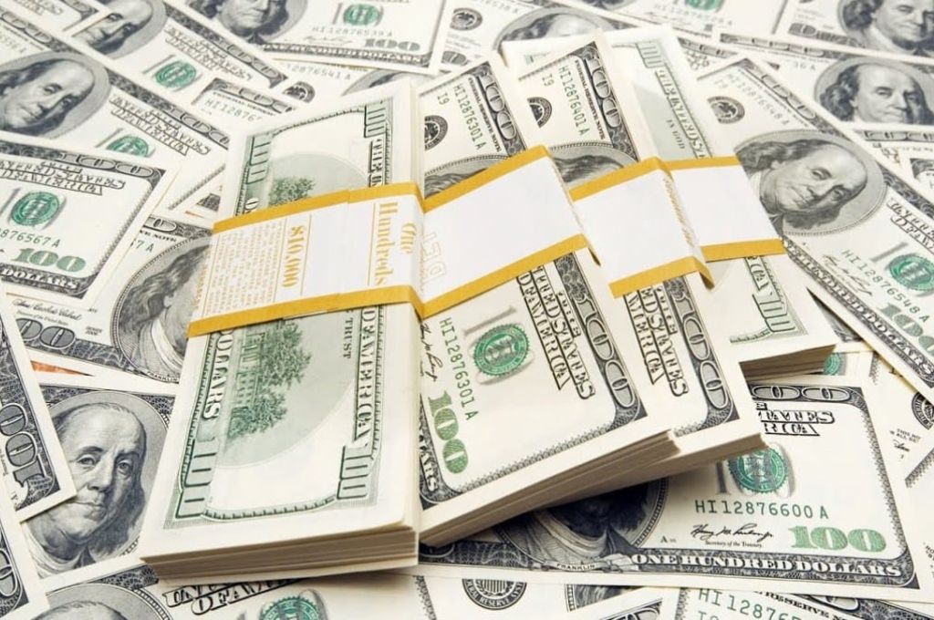 تاجر عملة لصدى: هذا ما حدث بالسوق الموازي