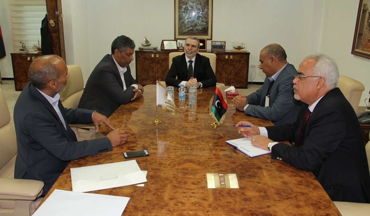 اجتماع رئيس المؤسسة الوطنية للنفط مع المجلس البلدي الجفرة