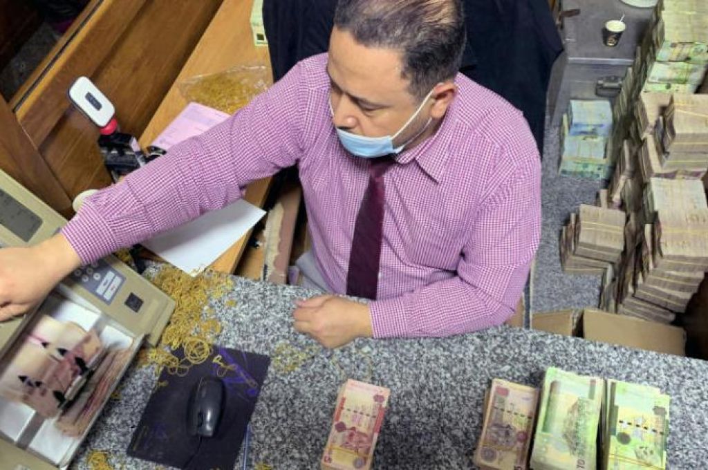 الوحدة فرع زليتن يعلن عن البدء في قبول طلبات شراء النقد الأجنبي